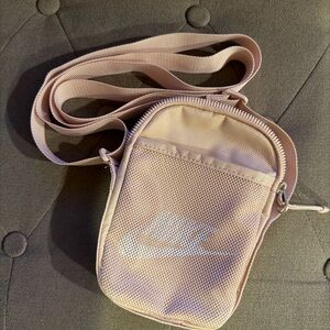 Nike Small Crossbody Bag in Pale Pink